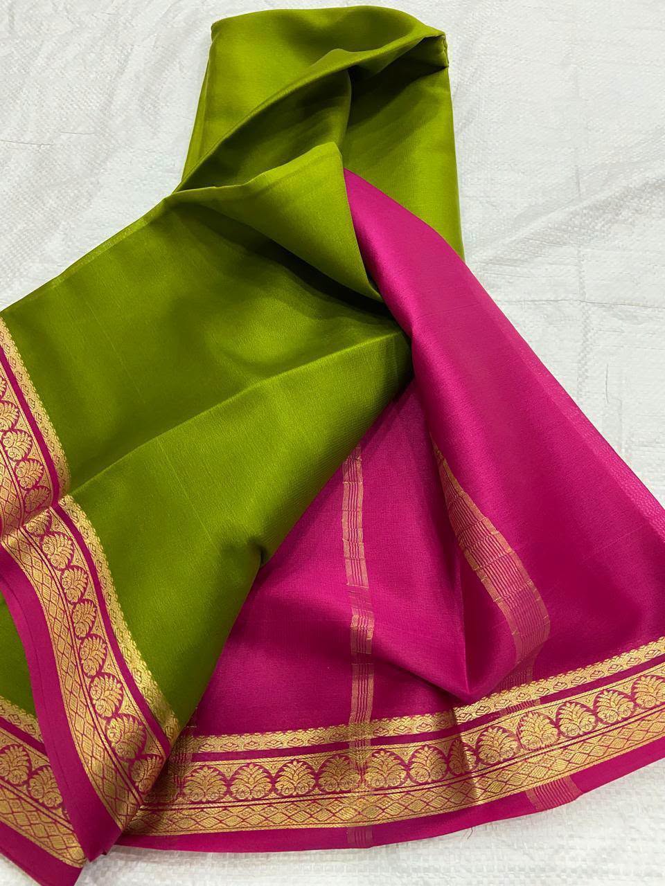 Premium Soft Art Silk Saree with Rich Zari Border & Contrast Pallu — Parrot Green